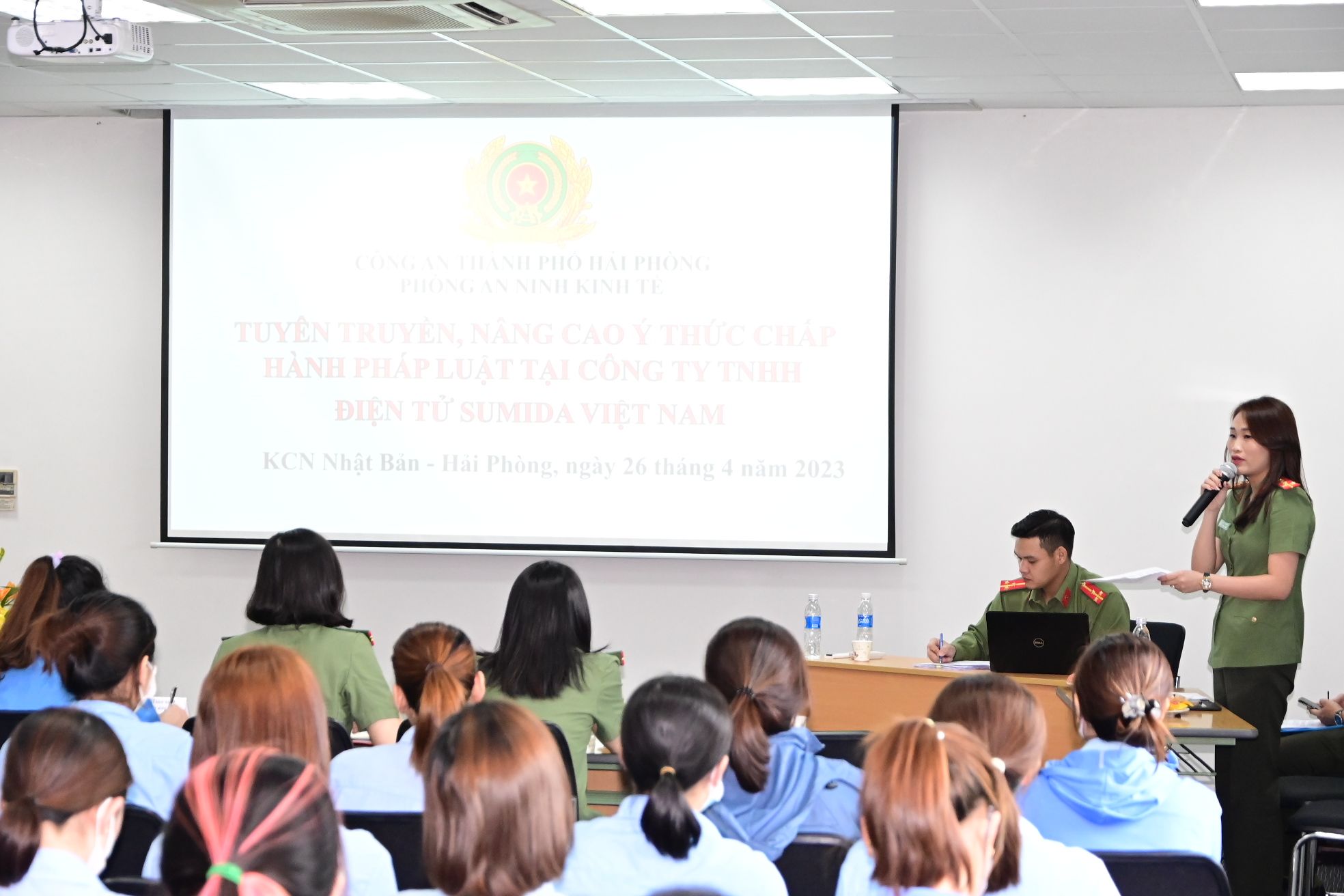 Phòng An ninh kinh tế: Tuyên truyền pháp luật tại Công ty TNHH Điện tử Sumida Việt Nam (Khu Công nghiệp Nhật Bản)